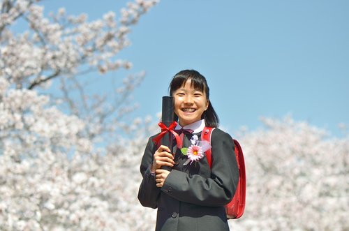 卒業式を迎える子ども